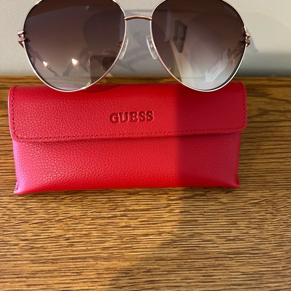 Guess Accessories - Guess Sunglasses
